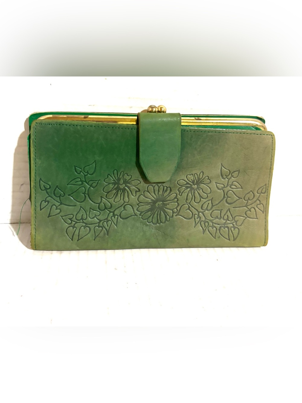Green Floral-Embossed Women’s Clutch Wallet - Unbranded